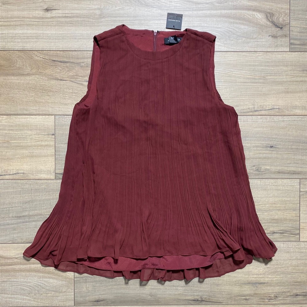 Club Monaco Women's Pleated Swing Top Size Medium Burgundy Relaxed‎ Fit